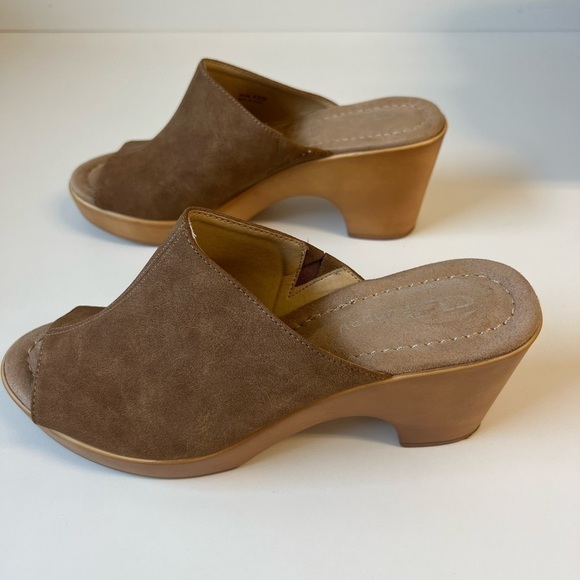 CL by Laundry Slip On Wedges. Excellent Condition. - Picture 5 of 7